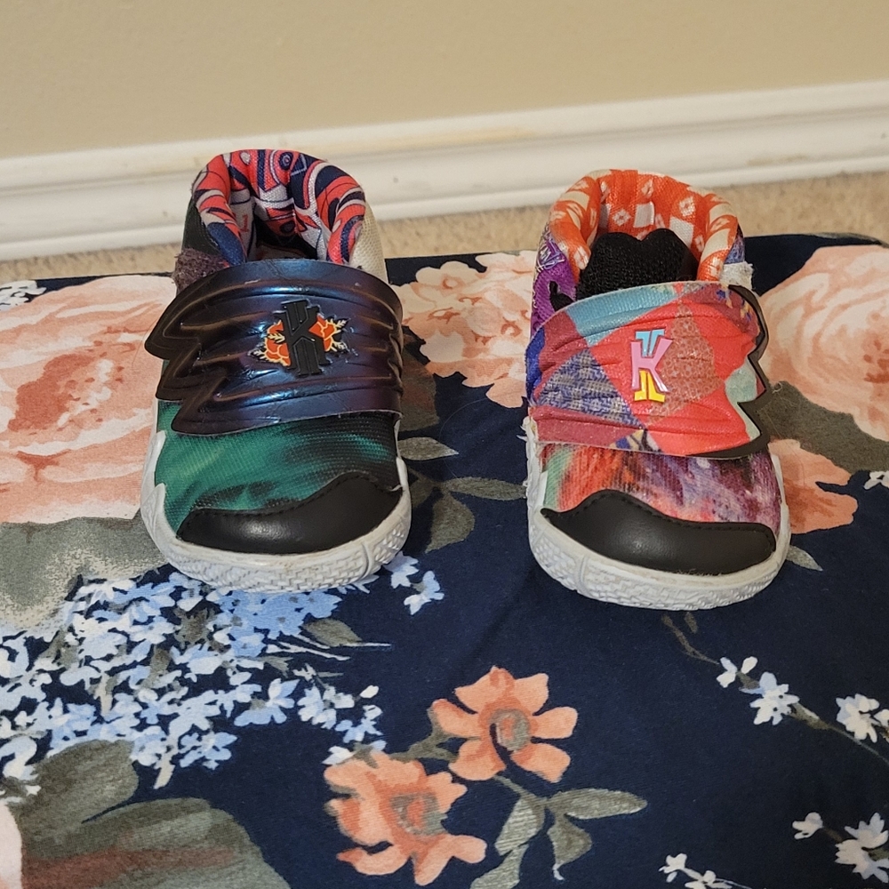 Toddler Nikes size 4